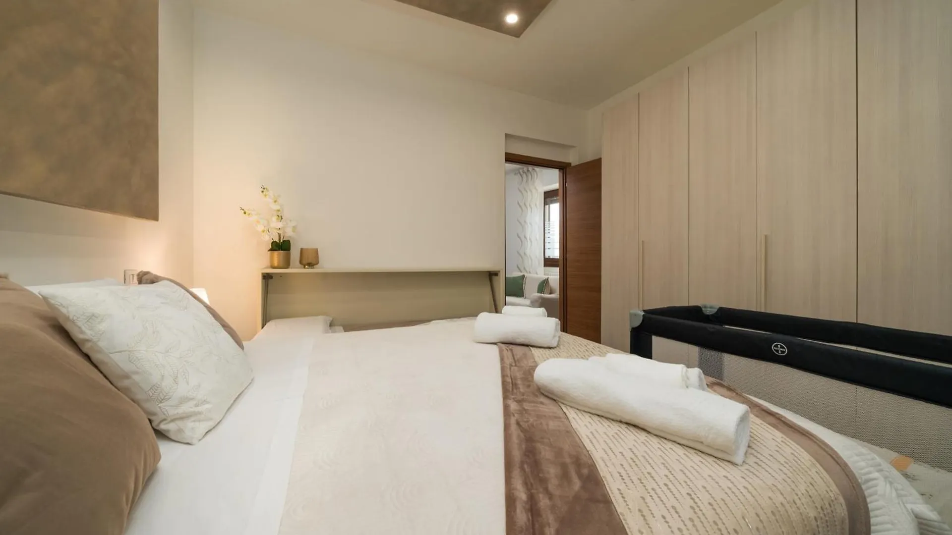 Maisonluvi Lonato del Garda 0*,